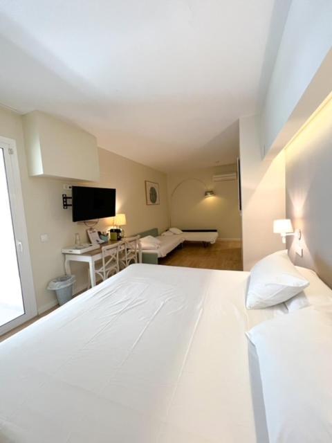 Hotel & Apartaments Thalassa Sport & Spa 罗萨斯 外观 照片