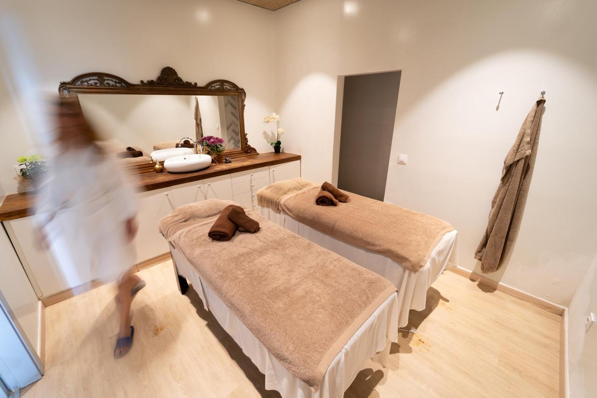 Hotel & Apartaments Thalassa Sport & Spa 罗萨斯 外观 照片